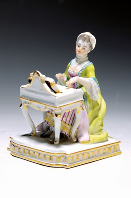 Porzellanfigur, Meissen, 20. Jh., Allegorie auf die fünf Sinne, "Das Gehör", junge Frau am Spinett, Modellnr. 70660, Goldstaffage, 14 x ...