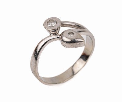 14 kt Gold Diamant-Ring, WG 585/000, florale Gestaltung, 2 kl. Diamanten, RW 54, ca. 3.1 g
