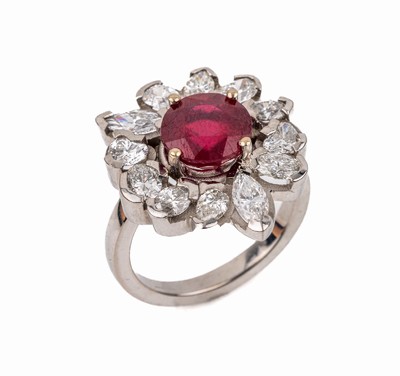 18 kt Gold Rubin-Diamant-Ring, WG 750/000, rundfacett. Rubin ca. 4.04 ct (beh.), Diamanten in versch. Schliffformen: Herz, Navette, oval zus. ca. ...