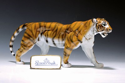 Porzellanfigur Tiger, Rosenthal, Kunstabteilung Selb, Entw. Max Daniel Hermann Fritz 1932, Porzellan, naturalistisch bemalt, Nr. 750, mit ...