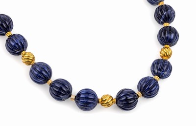 18 kt Gold Lapislazuli-Collier, GG 750/000,Lapislazulikugeln geschnitten, geschliffen undgerillt, D. ca. 11.2-11.8 mm, im Wechsel mit GG ...
