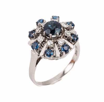 14 kt Gold Saphir-Diamant-Ring, WG 585/000,in mehreren Ebenen aufgebaut, bes. mit 9 rundfacett. Saphiren, 8 8/8-Diamanten zus. ca.0.04 ct Weiß/p, ...