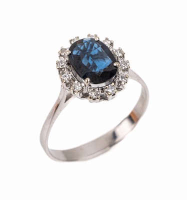 14 kt Gold Saphir-Diamant-Ring, WG 585/000,mittig ovalfacett. Saphir ca. 0.30 ct, umgebenvon 12 8/8-Diamanten zus. ca. 0.10 ct Weiß/p, RW 57.5, ca. ...