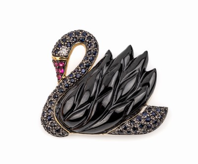 14 kt Gold Saphir-Rubin-Brillant-Onyx-Brosche, "Schwan", GG 585/000, Kopf, Körper und Schwanz bes. mit rundfacett. Saphiren zus. ca.0.55 ...