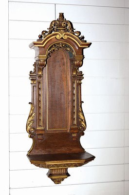 Wandschrein/Wandkonsole für Skulpturen, Eiche, z.T. golden gehöht, mit Akanthusblattdekor und Voluten, ca. 142 x 53 x36 cm, Alterssp.