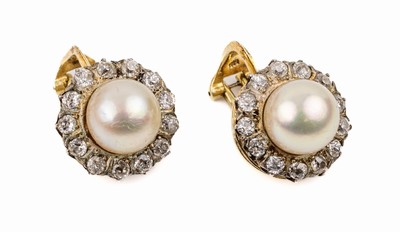 Paar 14 kt Gold Diamant-Perl Ohrclips, GG 585/000, gepr. und Silber, 2 Zuchtperlen Durchm. ca. 8.5 mm, 26 Altschliff-Diamanten zus. ca. 1.32 ct ...