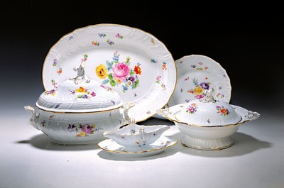 Speiseservice, Meissen, um 1880-90 und später, 1. Wahl, Porzellan, Neubrandensteinrelief, bunt bemalt mit Blumenbuketts, gestreute Blumen und ...