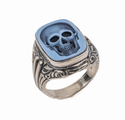 Siegelring, Lagenstein Idar-Oberstein um 1920, Silber, Platte mit Darstellung eines Totenkopfs, Ringschultern reich grav., RW 65, ca. 17.2 g