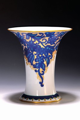 Große Trichtervase, Rosenthal, Dekor Rosari, Entwurf Julius-Vilhelm Gulbrandsen 1917, Porzellan, blau-goldener stil. floraler Dekor, am Boden bez. ...