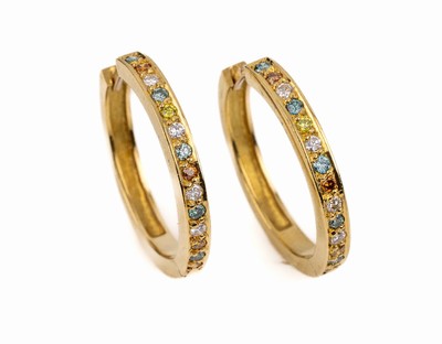 Paar 18 kt Gold Diamant-Ohrcreolen, GG 750/000, je mit 14 Diamanten besetzt zus. ca. 0.28 ct Weiß-fancy yellow-blue (beh.)/si, D. ca. 2.2 cm, ca. ...
