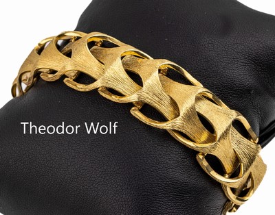 14 kt Gold Armband, GG 585/000, strukt. undpol., ausgefallen, L. ca. 18.5 cm, Kastenschloss mit doppelter Sicherheitsacht, ca. 53.2 g, Meistermarke ...