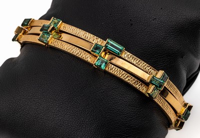 18 kt Gold Turmalin-Armband, GG 750/000, strukt. und pol., besetzt mit 15 Turmalincarrees und 7 -Baguettes zus. ca. 10 ct, L. ca. 17.5 cm, ...