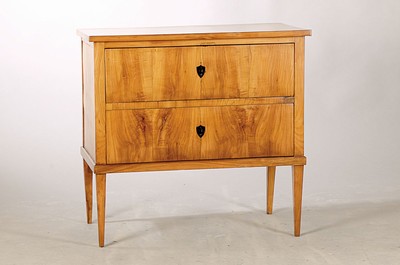 Kommode, Biedermeier, um 1820, Kirschbaumfurnier, 2 Schubladen, auf spitzen Beinen, mit orig. Schlösser, Schellack poliert, 1 Schlüssel, ca. 75 x ...