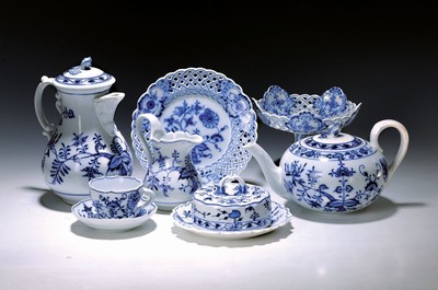 Kaffeeservice, Ernst Teichert in, Meißen, 20. Jh., Porzellan, Kaffeekanne, Teekanne, Milchkanne, 14 Tassen mit Untertassen, 9 Dessertteller ( 2 x ...