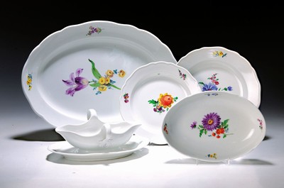 Speiseservice, Meissen, 30er Jahre, 2. Wahl, Sauciere, ovale Schale, 2 große ovale Fleischplatten, 11 Suppenteller, 23 Menueteller, 10 ...