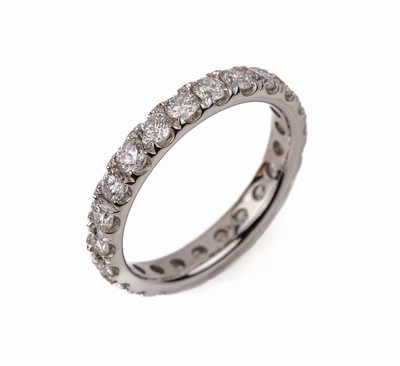 14 kt Gold Brillant-Ring, WG 585/000, rundum mit Brillanten zus. ca. 1.68 ct Weiß/lr-si, ca. 2.8 g, RW 54