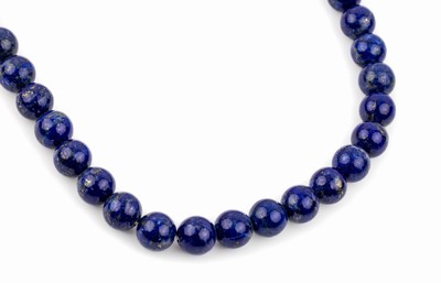 Collier aus Lapislazuli, GG 585/000, Kugeld. ca. 8.3 mm, L. ca. 50 cm, Karabiner- schließe