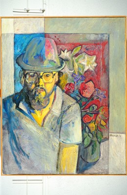 Heinz Brzoska, 1942 Kattowitz-2015 Ludwigshafen, Selbstporträt vor Blumenstillleben, Öl/Lwd, rechts unten signiert und dat. 76, ca. 95x75cm