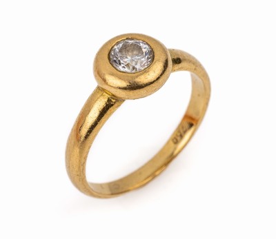 18 kt Gold Brillant-Ring, GG 750/000, Brillant ca. 0.50 ct Weiß/si-p1, reinheitsbeh., bauchige Zargenfassung, RW 54, ca. 4.2 g