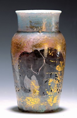 Künstlervase, Frankreich, um 1910-20, Keramik, transluzid aufgebrachte Elefanten -Darstellung auf rosa u. hellblauer Glasur mit Krakele, reich ...