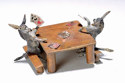 Wiener Bronze, 20. Jh., sign. mit Wasserkrug, bunt staffiert, Esel beim Kartenspiel am Tisch, H.ca. 6 cm