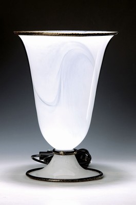 Tischlampe, Barovier & Toso, "Primavera", opak farbloses Glas mit opak weissen Einschmelzungen, aufgelegte schwarze Bänder mit ...