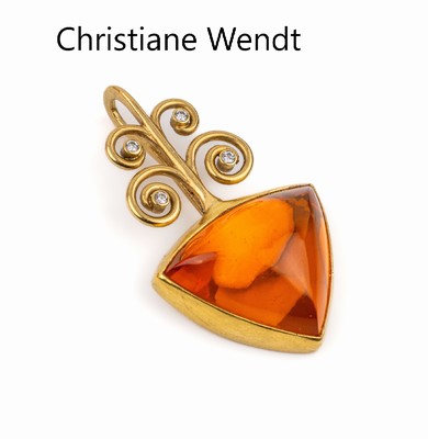 18 kt Gold Feueropal-Brillant-Anhänger, GG 750/000, Feueropal-Cabochon in Triangelform, 4Brillanten zus. ca. 0.04 ct Weiß/si, Meistermarke ...
