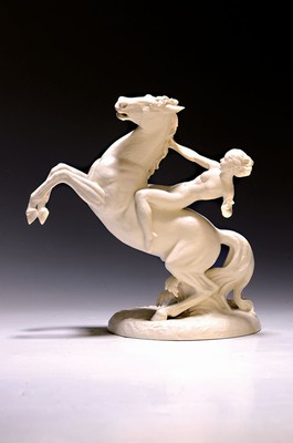 Porzellanfigur, Schaubach Kunst, Entwurf Kurt Steiner, weiblicher Akt auf einem sich aufbäumenden Pferd, Biskuitporzellan, H. ca. 28cm, kleine ...