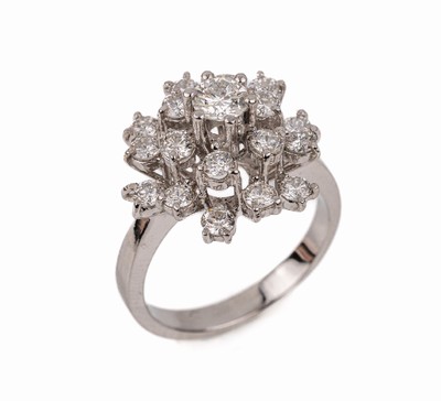 18 kt Gold Brillant-Ring, WG 750/000, Brillant ca. 0.30 ct feines Weiß/vs, 18 Brillanten zus. ca. 1.1 ct Weiß/vs, ca. 5.4g, RW 52