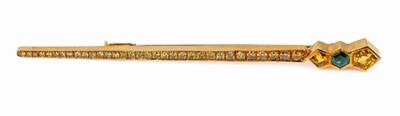 18 kt Gold Farbstein-Brillant-Brosche, GG 750/000, 2 gelbe Saphir-Fünfecke zus. ca. 1.81 ct, 1 Smaragd-Sechseck ca. 0.46 ct, 33 Brillanten zus. ca. ...