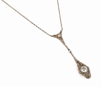 14 kt Gold Jugendstilcollier, um 1900, GG 585/000 und Platin gepr., Kette sek., WG 585/000 gepr., Altschliff-Diamant ca. 0.20 ct, 2 kl. Naturperlen, ...