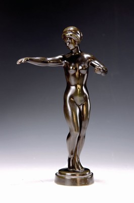 Unbekannter Bildhauer, dänisch, Mitte 20.Jh. , Bronze, schwarz patiniert, stehende Grazie, im Sockel gemarkt, Modell-Nr. 2191, H. 24 cm, berieben