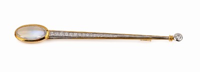 18 kt Gold Mondstein-Brillant-Brosche, GG/WG 750/000, ovaler Mondsteincabochon, 1 Brillant ca. 0.10 ct, 17 Brillanten zus. ca. 0.35 ct Weiß/vs, L. ...
