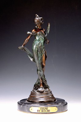 (nach) Pierre Roche (1855-1922), Bronzeplastik, Bronze patiniert, Diana, auf schwarzem Marmorsockel, mit Plakette, Alterssp. und berieben, H. 29 cm