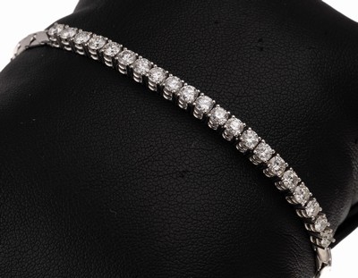 14 kt Gold Brillant-Armband, WG 585/000, 21Brillanten zus. ca. 2.52 ct feines Weiß-Weiß/ vs, L. ca. 17 cm, ca. 13.3 g, Kastenschloß ...