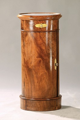 Säule, 19.Jh., mit Schublade und einer Tür, Mahagonifurnier, Marmorplatte Schellack poliert , H. ca. 87cm, D. ca.42cm EZ 2
