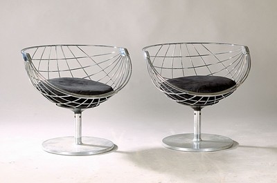 Paar Stühle "Atomic ball", Entwurf Rudi Verelst (geb. 1939), für Novalux Courtray, Aluminium, H. ca. 60.5cm, Sitzh. ca. 29cm, B. ca. ...