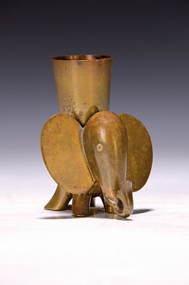Skulptur/Zündholzbehälter, Hagenauer, Wien, Bronze, in Form eines Elefanten, rückseitige Reibefläche für die Zündhölzer, H.ca. 8 cm