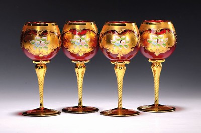 12 Weingläser, Murano Italien, 1970er Jahre, rubinrotes Glas, reich vergoldet und mit bunter floraler Emailmalerei, H. je ca. 19.5cm