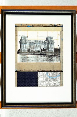 Christo und Jeanne-Claude, Wrapped Reichstag, Farboffset mit Metallfolienprägung, ca. 27.5x22cm, u.Gl., R. ca. 43x33cm