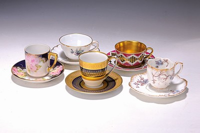 Sammlung aus 15 Mokkatassen, um 1910 bis Mitte 20. Jh., u.a. Rosenthal, Hutschenreuther, Limoges, Satsuma, Volkstedt, Nymphenburg, teilweise ...