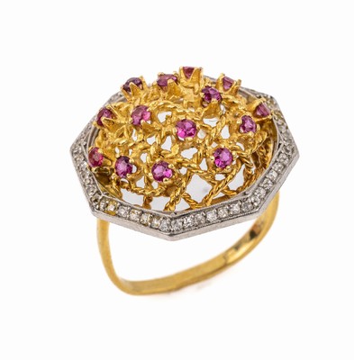 18 kt Gold Rubin-Diamant-Ring, GG/WG 750/000, 14 rundfacett. Rubine zus. ca. 0.44 ct, ca. 56 Diamanten zus. ca. 0.28 ct Weiß/p, ca. 7.4 g, RW 54