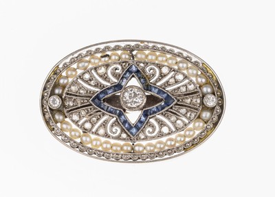 14 kt Gold Diamant-Saphir-Perl-Brosche, WG 585/000, 1920/30er Jahre, oval, durchbrochen gearbeitet, 3 Altschliffdiamanten zus. ca. 0.14 ct Weiß/p, ...