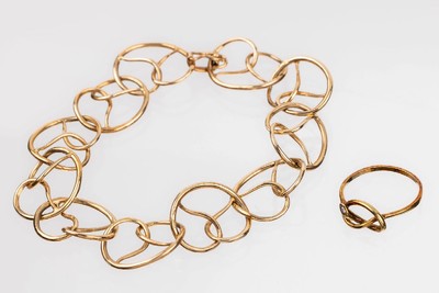 14 kt Gold Schmuckset, GG 585/000, best. aus: 1 Ring, Ringkopf stil. in sich verschlungene Schlange mit kl. 8/8-Diamant, RW53, und 1 Armband, ...