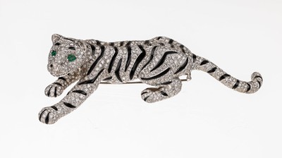 18 kt Gold Diamant-Brosche "Raubtier", WG 750/000, ital. Atelierarbeit, vollbesetzt mit Brillanten zus. ca. 18.0 ct Weiß/si, 2 Smaragde ...