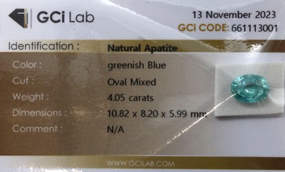 Loser Apatit, ca. 4.05 ct, ovalfacett., greenish blue, GCILab-Expertise, eingeschweißt