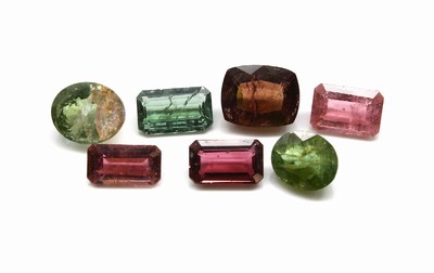 Lot 7 lose Turmaline, ca. 23.1 ct, versch. Schliffformen, Größen und Farben