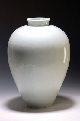 Große Seladonvase, KPM Berlin, um 1942-57, seladonfarben mit Krakelee, Porzellan, Entwurf von Trude Petri, H. ca. 41 cm