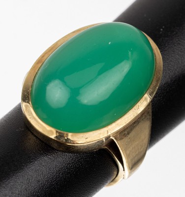 14 kt Gold Chrysopras-Ring, GG 585/000, schlichte Gestaltung, ovaler Chrysopras- Cabochon, RW 54, ca. 8.6 g