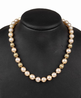 Überlanges Zuchtperl-Collier mit 14 kt Gold Schließe und Zwischengliedern, GG 585/000, Akoyazuchtperlen, D. ca. 8.5 mm, Zwischenglieder ...